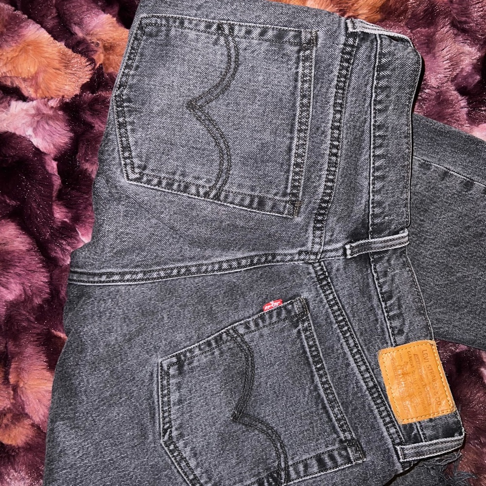 Women’s Levi’s black denim wash size 30